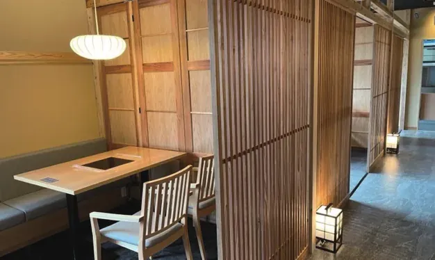 白木と格子がつくる和の品。／写真 2