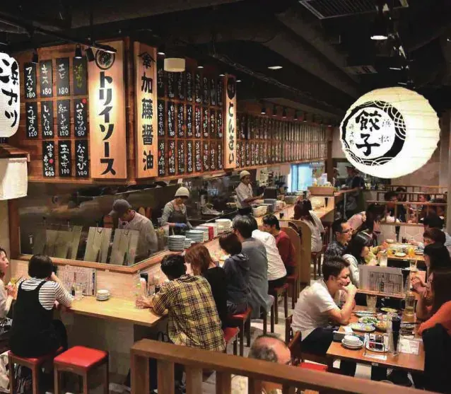 ネオ餃子酒場の新しい見せ方。／写真 2